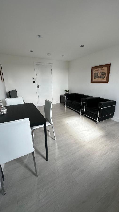 Stunning New 1 Bedroom Apartment ลอนดอน ภายนอก รูปภาพ